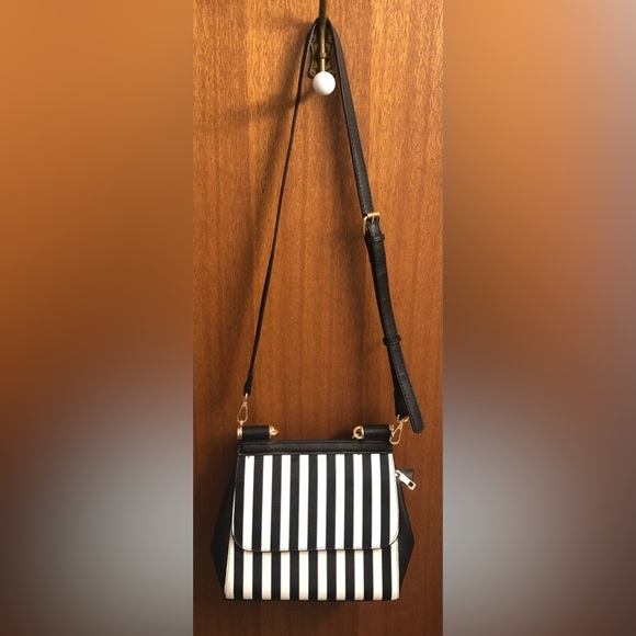 Black and White Striped Crossbody Purse - Picture 3 of 8